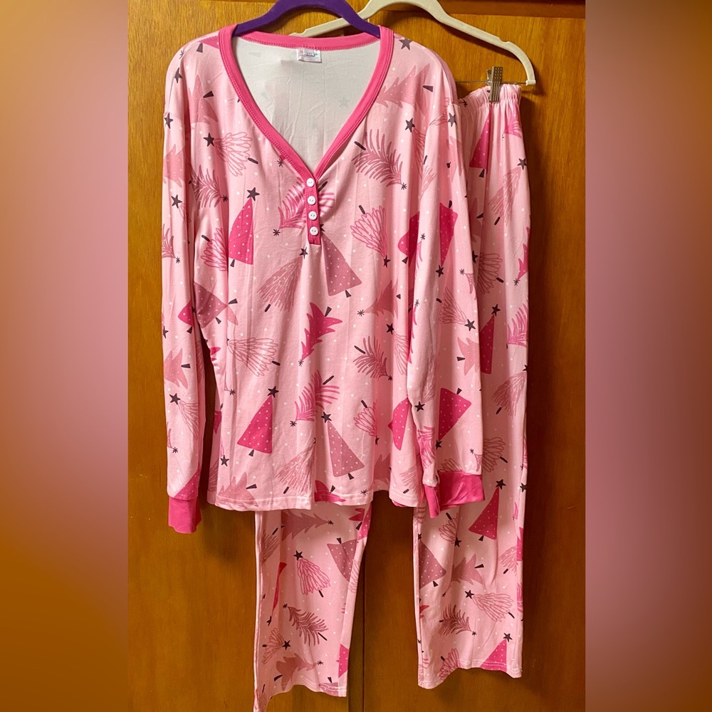 Shirley & Stone Boutique Holiday Pajamas NWOT - Picture 4 of 16